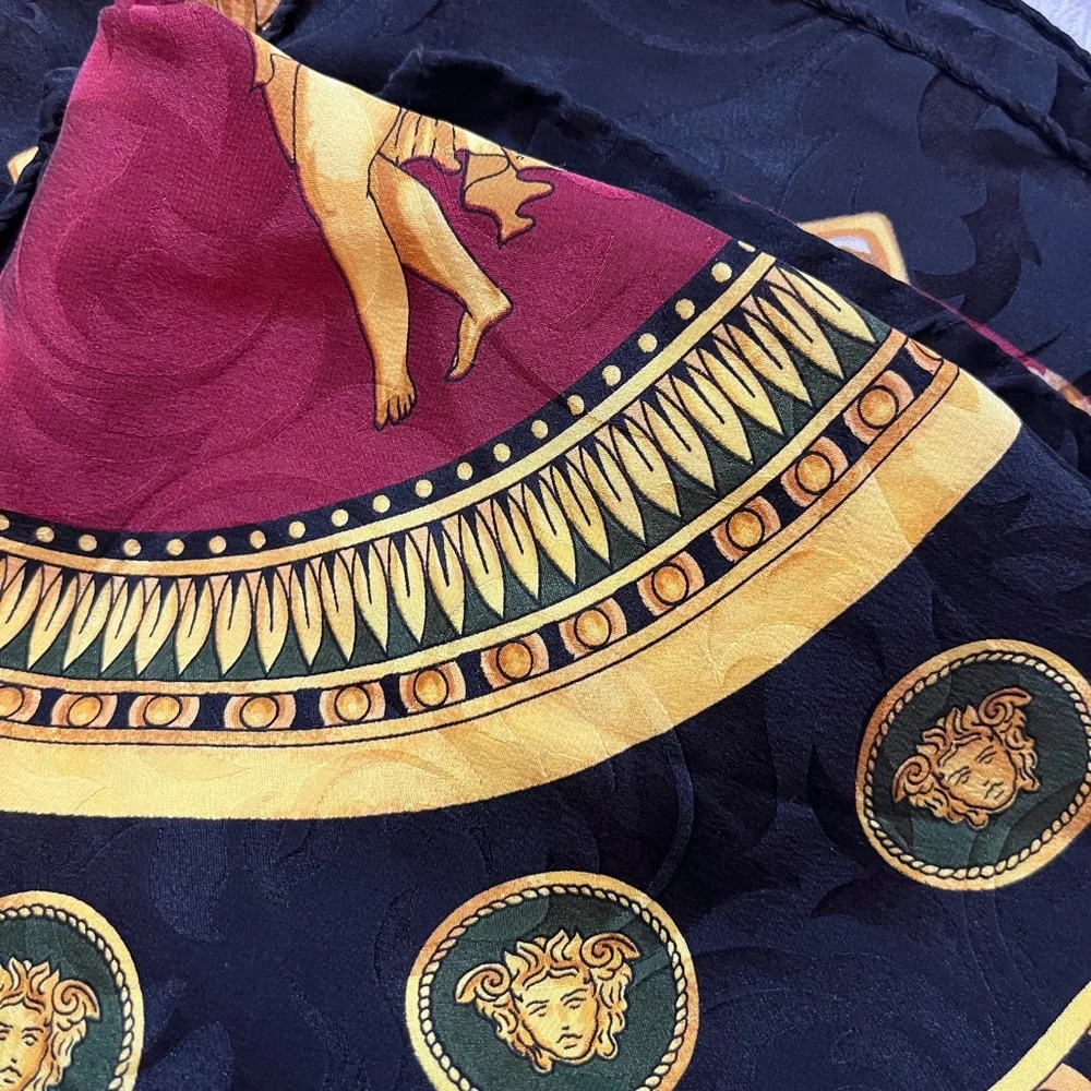 Giorgio Sermoneta 100% Italian silk scar Elegant Red and Gold Scarf 33” x 33” - Picture 6 of 12